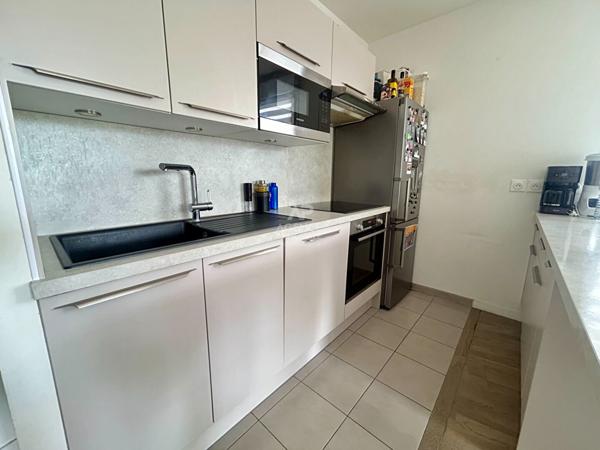 Appartement 3 pièce(s) 61 m2 €269 000 ** - Référence 9201