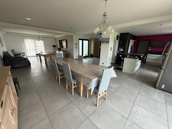 Maison 8 pièces 269.93 m2
