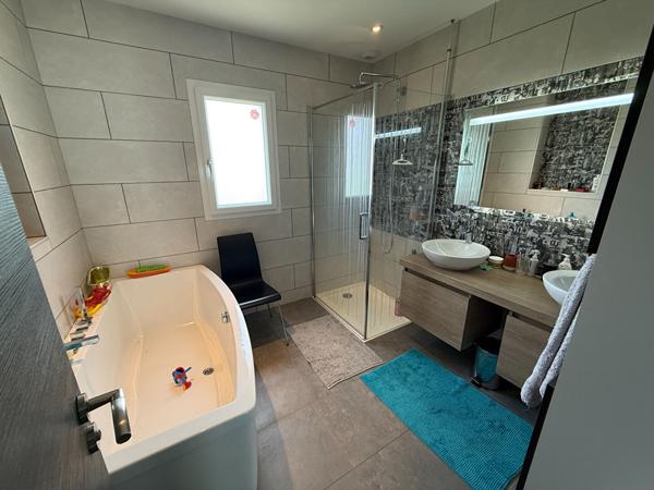 Maison 8 pièces 269.93 m2