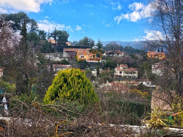 Villa avec jardin et garage 13112 LA Destrousse