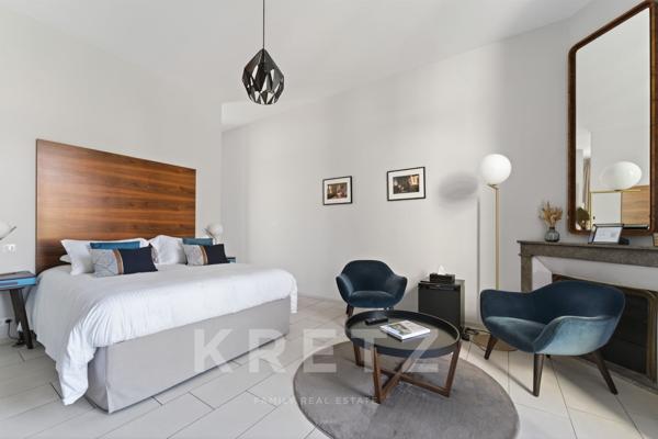 Hôtel particulier du XIXe avec jardin, piscine et garage en coeur de ville