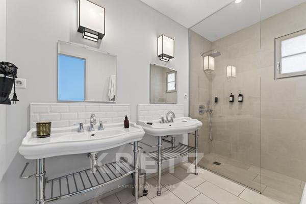 Hôtel particulier du XIXe avec jardin, piscine et garage en coeur de ville