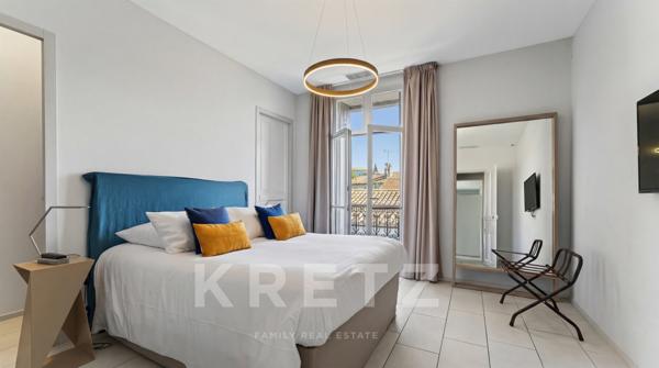 Hôtel particulier du XIXe avec jardin, piscine et garage en coeur de ville