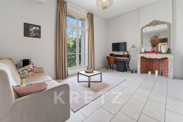 Hôtel particulier du XIXe avec jardin, piscine et garage en coeur de ville