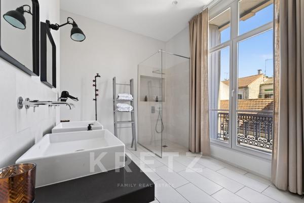 Hôtel particulier du XIXe avec jardin, piscine et garage en coeur de ville