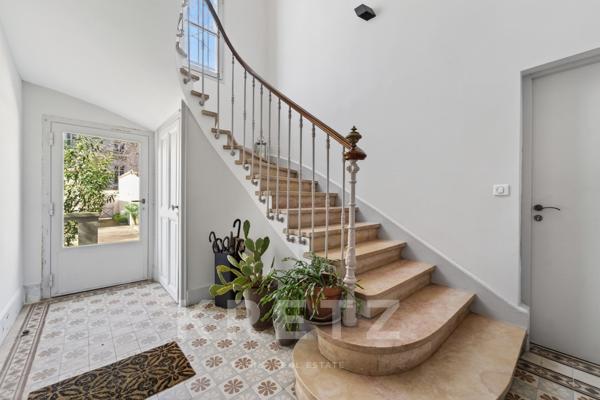 Hôtel particulier du XIXe avec jardin, piscine et garage en coeur de ville