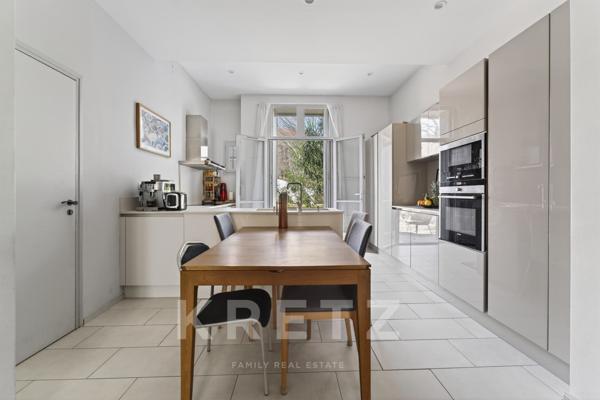 Hôtel particulier du XIXe avec jardin, piscine et garage en coeur de ville