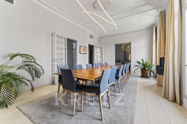 Hôtel particulier du XIXe avec jardin, piscine et garage en coeur de ville