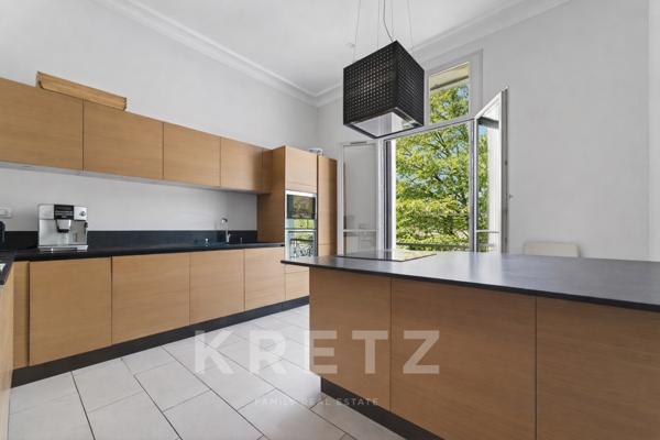 Hôtel particulier du XIXe avec jardin, piscine et garage en coeur de ville