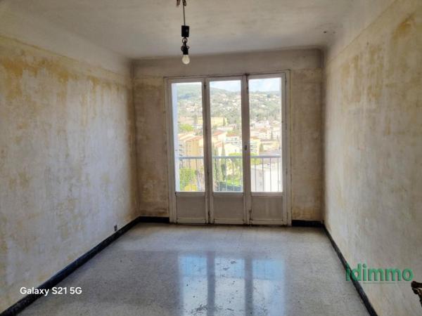 Exclusivité et Affaire Draguignan proche centre F4/5 traversant au 8eme étage ascenceur 2 balcons cave 141750€ Draguignan (83300)