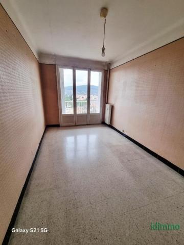 Exclusivité et Affaire Draguignan proche centre F4/5 traversant au 8eme étage ascenceur 2 balcons cave 141750€ Draguignan (83300)