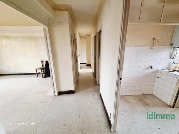 Exclusivité et Affaire Draguignan proche centre F4/5 traversant au 8eme étage ascenceur 2 balcons cave 141750€ Draguignan (83300)