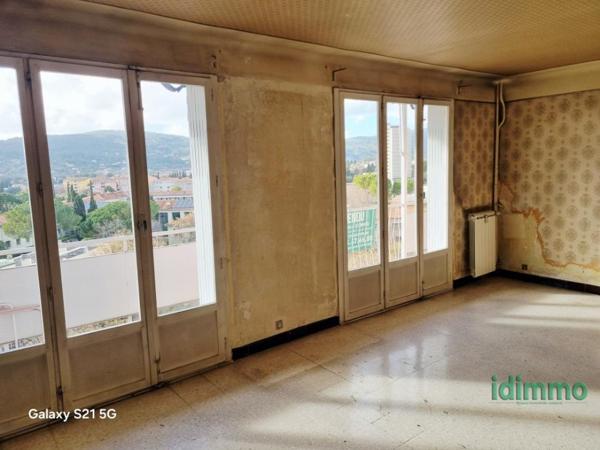 Exclusivité et Affaire Draguignan proche centre F4/5 traversant au 8eme étage ascenceur 2 balcons cave 141750€ Draguignan (83300)