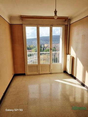 Exclusivité et Affaire Draguignan proche centre F4/5 traversant au 8eme étage ascenceur 2 balcons cave 141750€ Draguignan (83300)