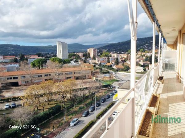 Exclusivité et Affaire Draguignan proche centre F4/5 traversant au 8eme étage ascenceur 2 balcons cave 141750€ Draguignan (83300)