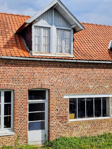 À VENDRE BÂTISSE EN BRIQUE À RENOVER d'environs 130 m² avec dépendances à Friville-Escarbotin 80