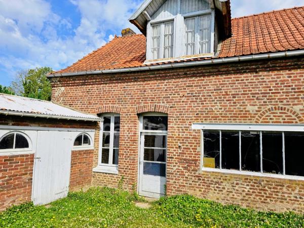 À VENDRE BÂTISSE EN BRIQUE À RENOVER d'environs 130 m² avec dépendances à Friville-Escarbotin 80