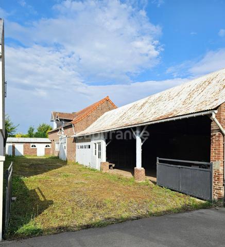 À VENDRE BÂTISSE EN BRIQUE À RENOVER d'environs 130 m² avec dépendances à Friville-Escarbotin 80