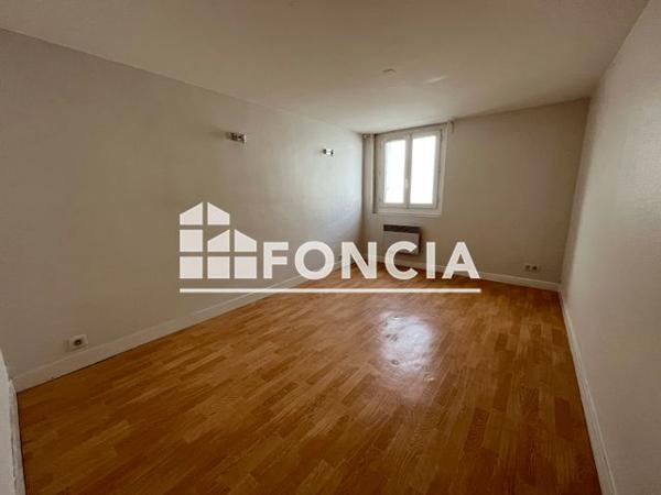 Location Appartement 2 pièces 39.9 m² - BÂTIMENT SUR RUE Tours 37000