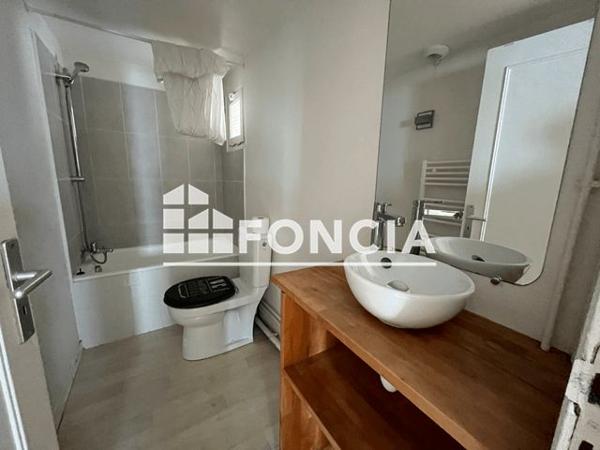 Location Appartement 2 pièces 39.9 m² - BÂTIMENT SUR RUE Tours 37000