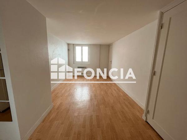 Location Appartement 2 pièces 39.9 m² - BÂTIMENT SUR RUE Tours 37000