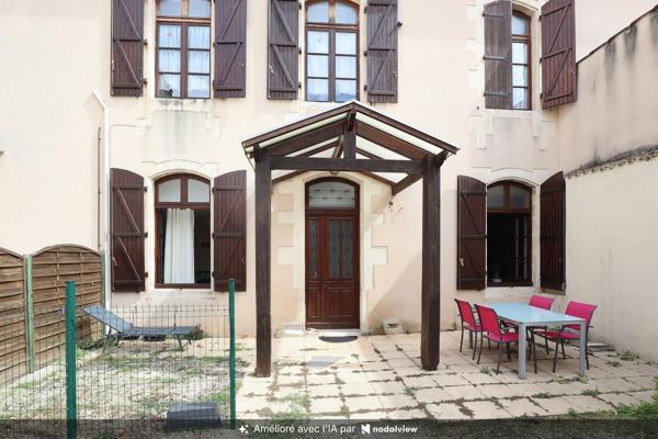 Immeuble avec 4 logements, 5 garages sur terrain de 1187m2