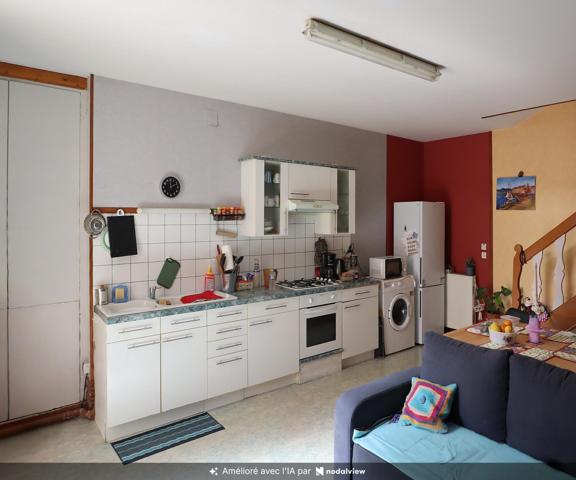 Immeuble avec 4 logements, 5 garages sur terrain de 1187m2