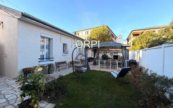 Immeuble à vendre    8 pièces • 154,09 m2 Vitry-sur-Seine