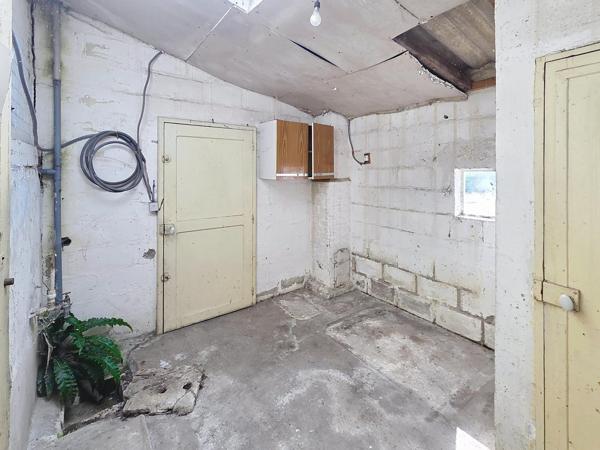 maison semi mitoyenne 3pièces  avec jardin et  garage à rénover, proche de toutes commodités, axe Soissons /Chauny