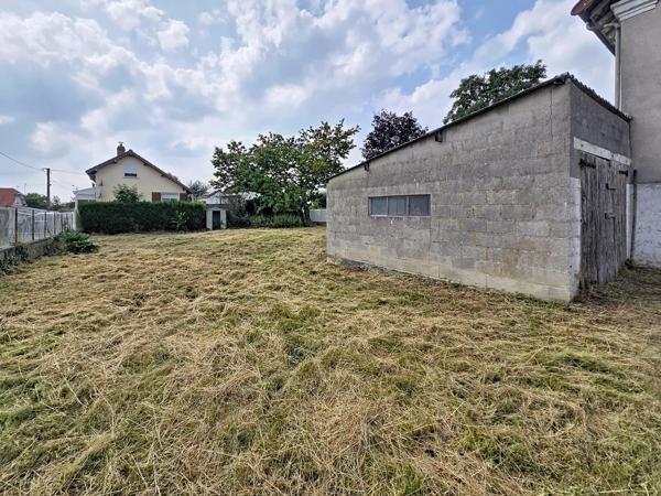maison semi mitoyenne 3pièces  avec jardin et  garage à rénover, proche de toutes commodités, axe Soissons /Chauny