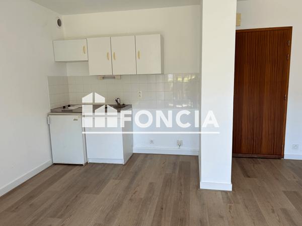 Location Appartement 2 pièces 38 m² - 49 RUE DU LYCEE Pont L Abbe 29120