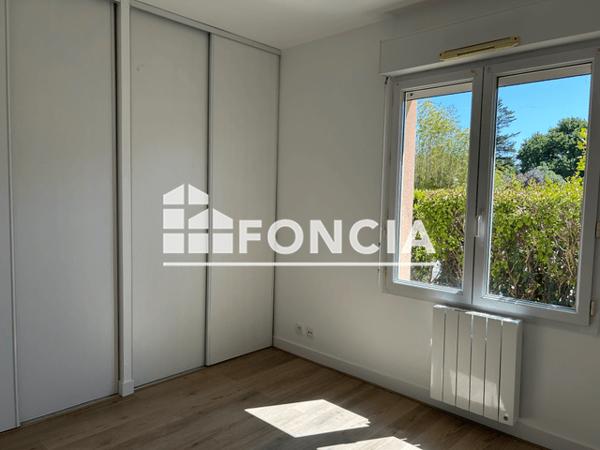 Location Appartement 2 pièces 38 m² - 49 RUE DU LYCEE Pont L Abbe 29120