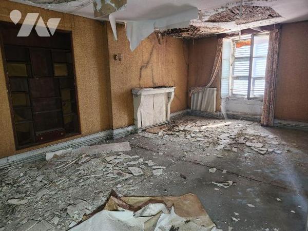 À vendre à Bar-sur-Aube - Ancien Café du Rocher, un bien de caractère à fort potentiel !

Sit...