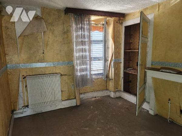 À vendre à Bar-sur-Aube - Ancien Café du Rocher, un bien de caractère à fort potentiel !

Sit...