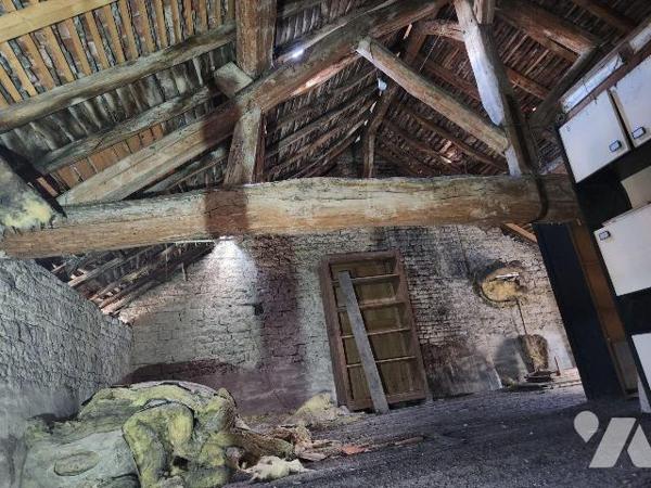 À vendre à Bar-sur-Aube - Ancien Café du Rocher, un bien de caractère à fort potentiel !

Sit...