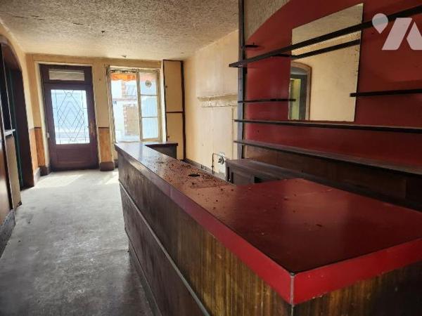 À vendre à Bar-sur-Aube - Ancien Café du Rocher, un bien de caractère à fort potentiel !

Sit...
