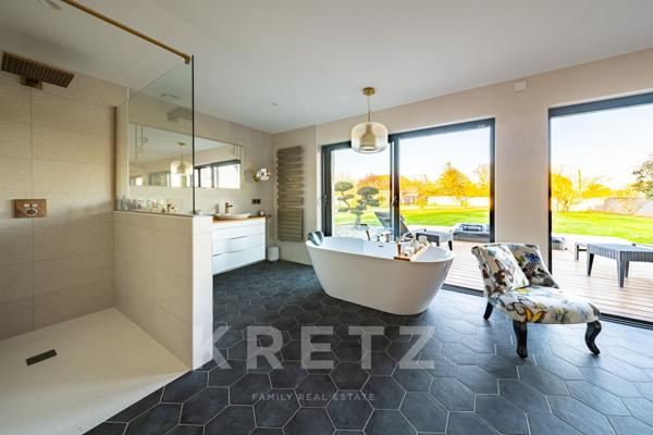 Propriété d'exception en Bourgogne rénovée par architecte 254 m2-6 chambres, piscine et dépendances