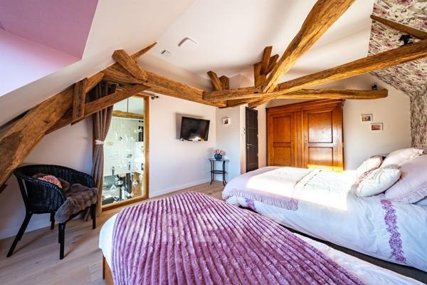 Propriété d'exception en Bourgogne rénovée par architecte 254 m2-6 chambres, piscine et dépendances