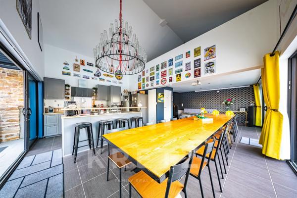 Propriété d'exception en Bourgogne rénovée par architecte 254 m2-6 chambres, piscine et dépendances