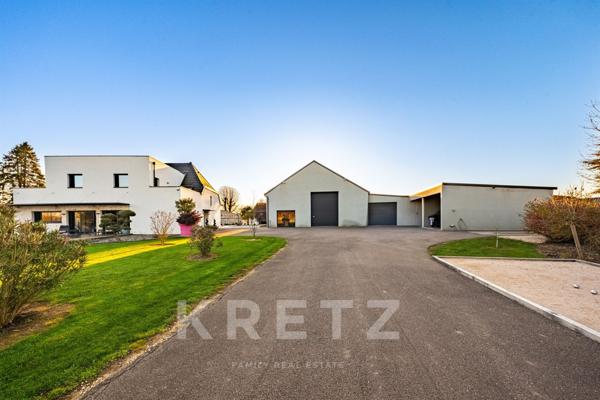 Propriété d'exception en Bourgogne rénovée par architecte 254 m2-6 chambres, piscine et dépendances