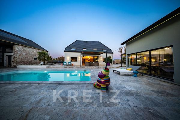 Propriété d'exception en Bourgogne rénovée par architecte 254 m2-6 chambres, piscine et dépendances