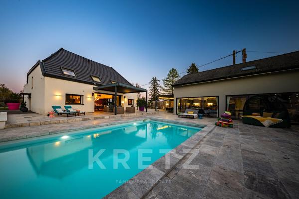 Propriété d'exception en Bourgogne rénovée par architecte 254 m2-6 chambres, piscine et dépendances