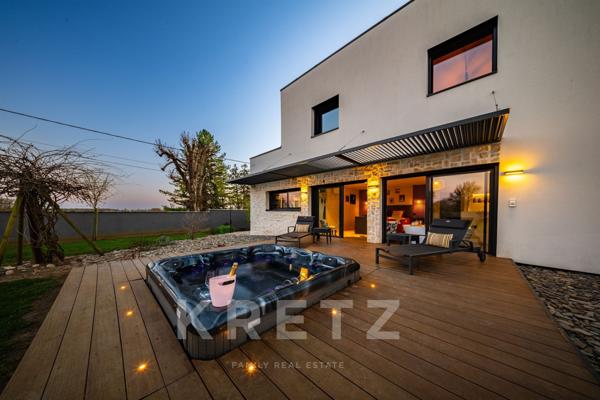 Propriété d'exception en Bourgogne rénovée par architecte 254 m2-6 chambres, piscine et dépendances