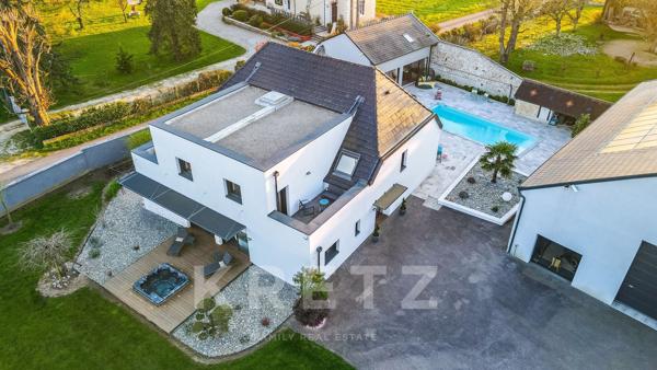 Propriété d'exception en Bourgogne rénovée par architecte 254 m2-6 chambres, piscine et dépendances