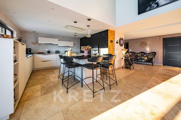 Propriété d'exception en Bourgogne rénovée par architecte 254 m2-6 chambres, piscine et dépendances