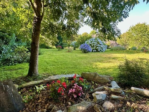 Magnifique longère proche de La Gacilly avec 6 chambres.