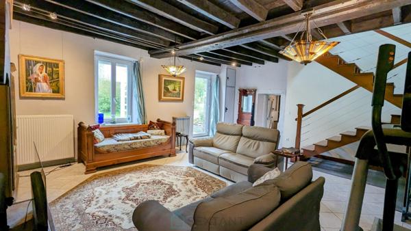 Magnifique longère proche de La Gacilly avec 6 chambres.