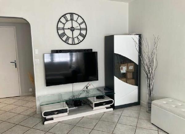 Appartement à vendre    2 pièces • 77 m2 Marseille 8