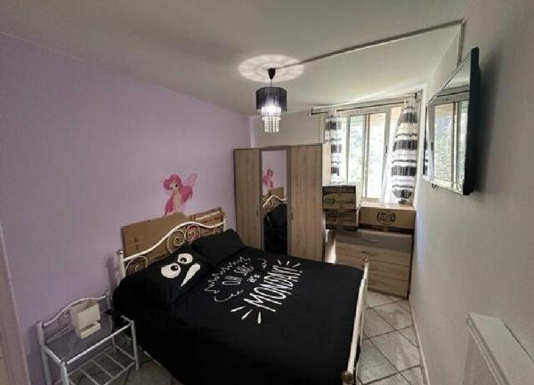 Appartement à vendre    2 pièces • 77 m2 Marseille 8