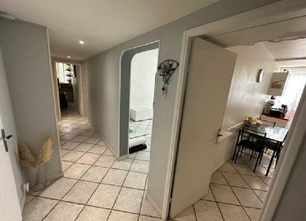 Appartement à vendre    2 pièces • 77 m2 Marseille 8